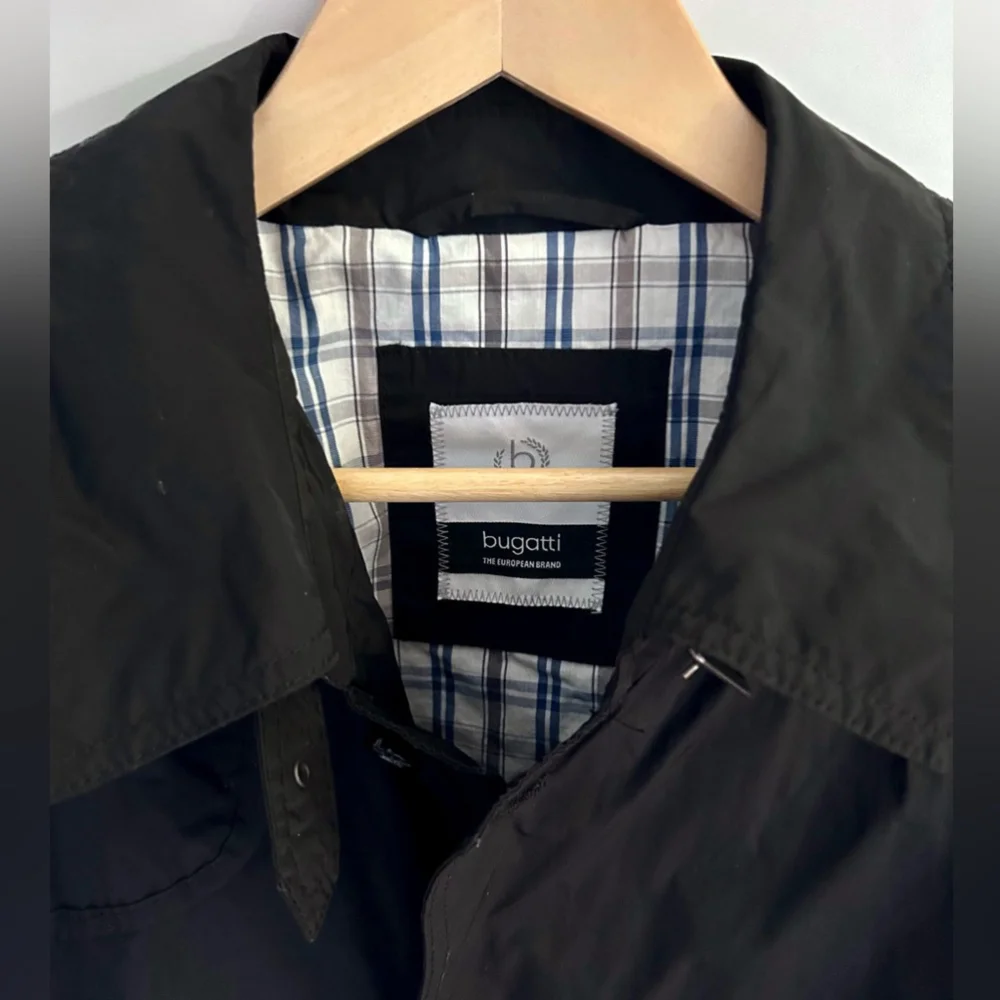 Bugatti vintage trench